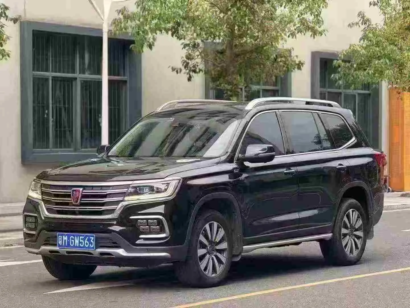 荣威 RX8 — 图片 1
