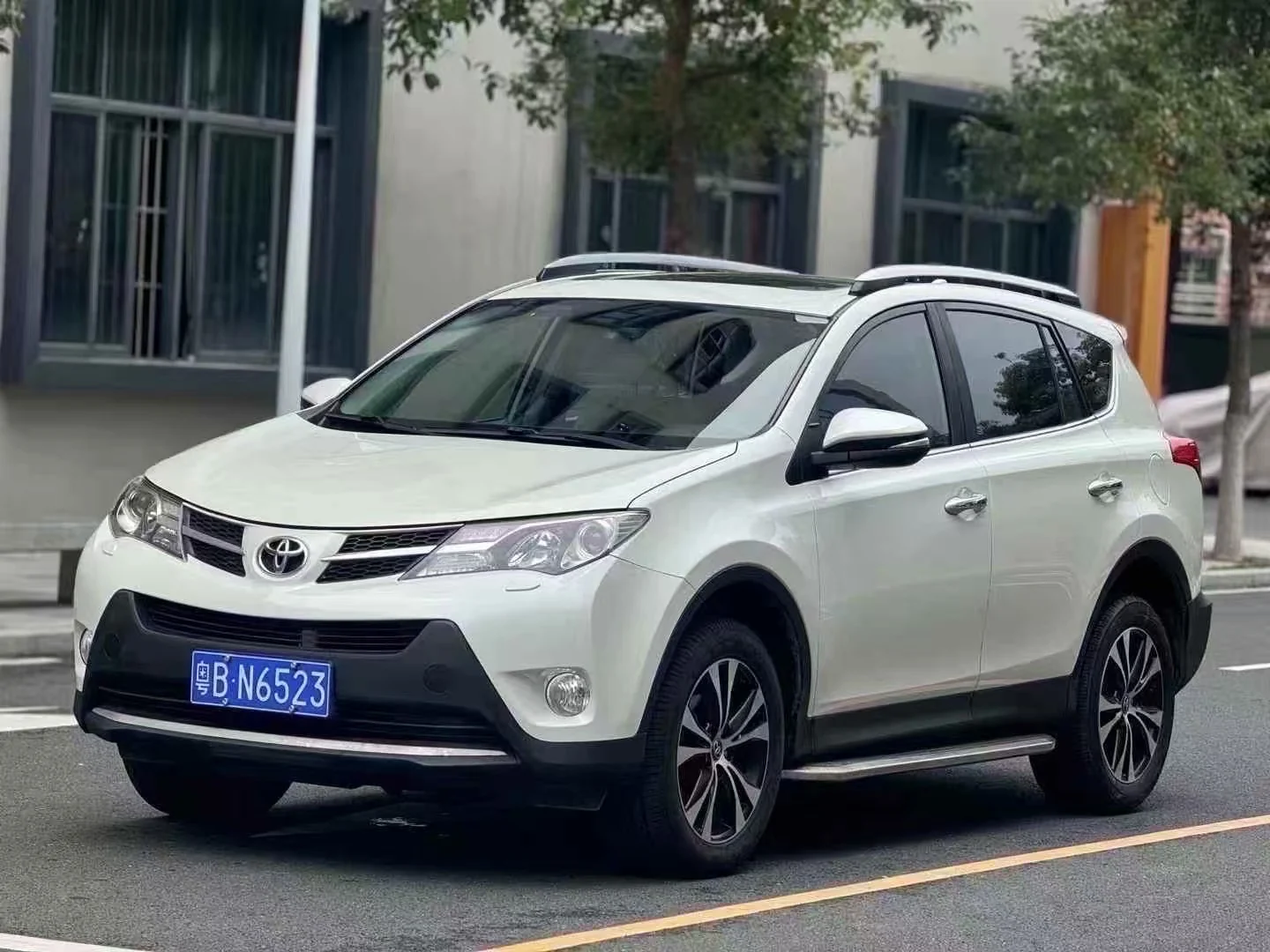 丰田 RAV4 — 图片 1