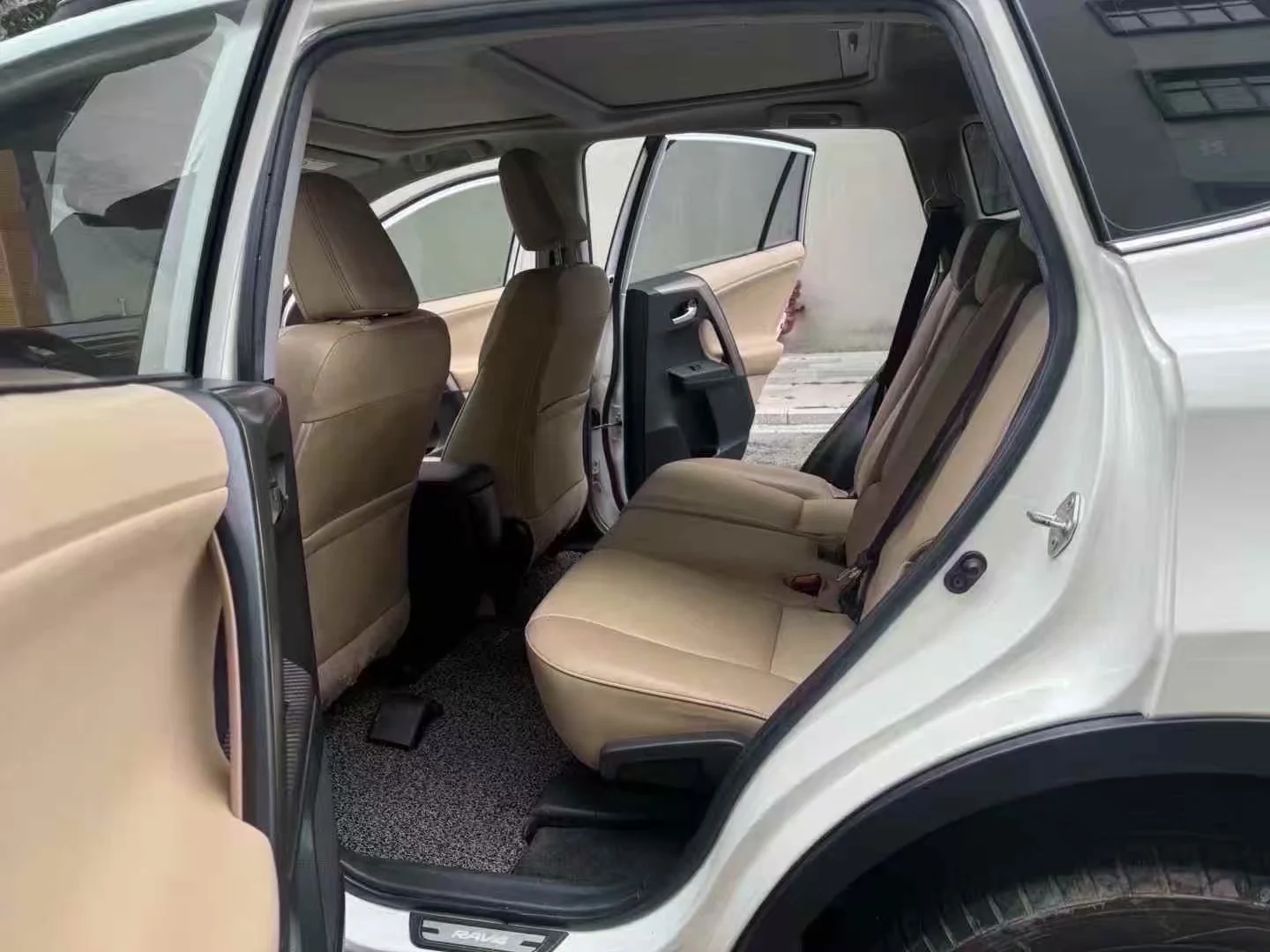 丰田 RAV4 — 图片 8