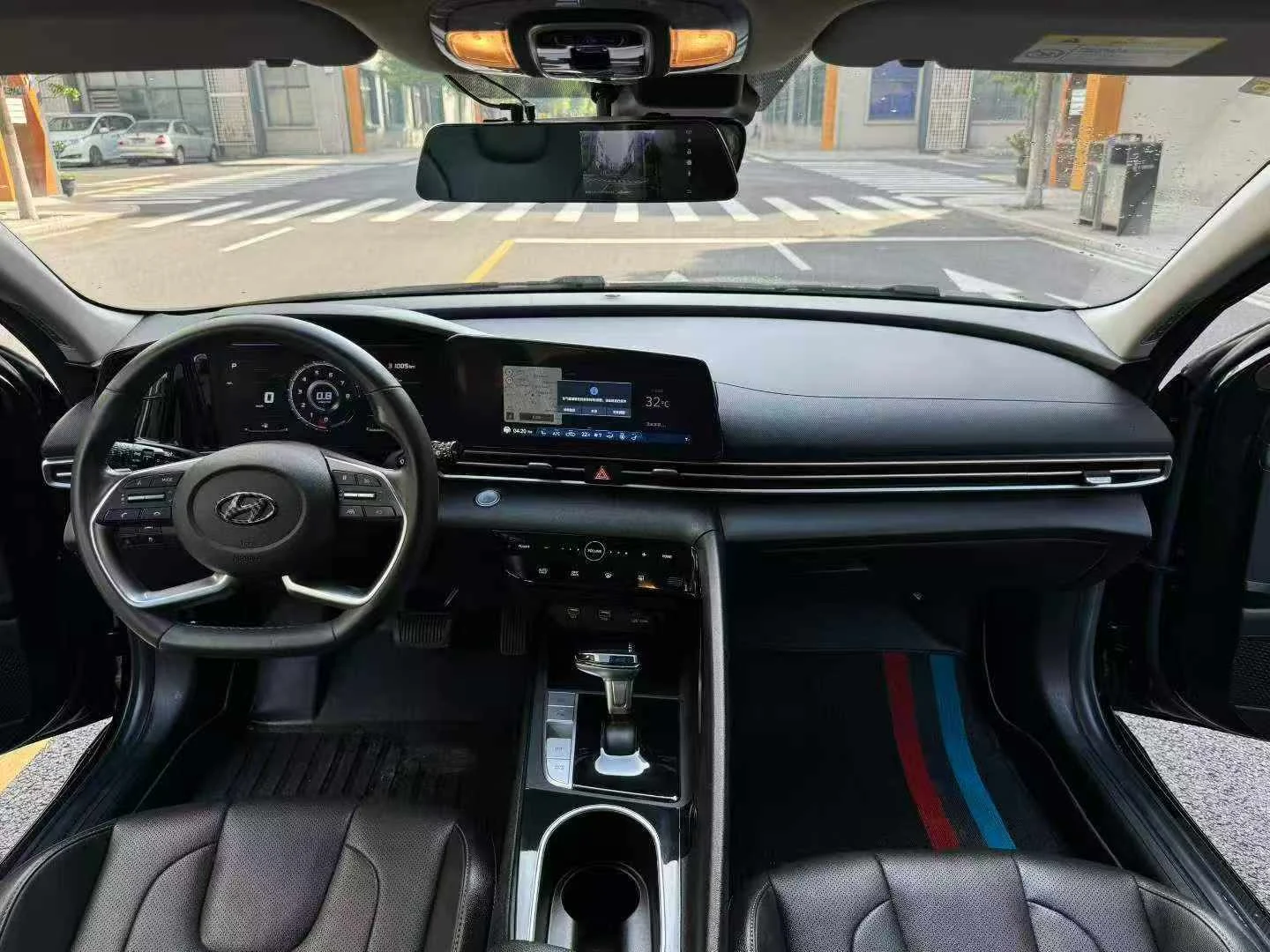 Hyundai Elantra — Imagen 9